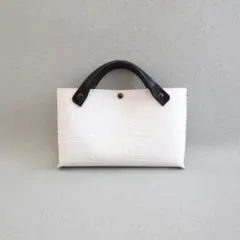 本革　バッグインバッグ・型押しクロコ・牛革　ホワイト×ブラック