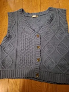 ケーブル編み ニットベスト 　スクールベスト