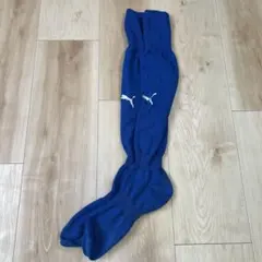 プーマ青サッカーソックス　サイズ25-27