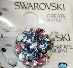 Swarovski 装飾的なブローチ