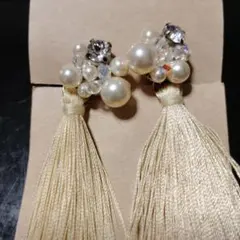 エレガントなパールタッセルイヤリング