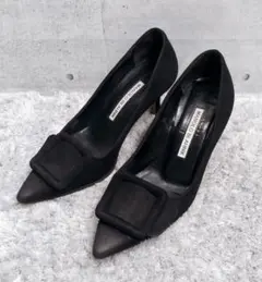 MANOLO BLAHNIK マノロブラニク スクエアバックル パンプスのサムネイル