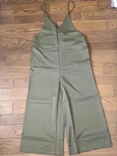 【新品未使用】タグ付き　サロペットワイドパンツ　カーキ　フリーサイズ
