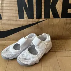 美品　NIKE エアリフト　白　18㌢