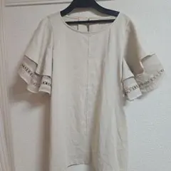 値下げ！RUIRUEBOUTIQUE フレア袖 カットソー ベージュのサムネイル