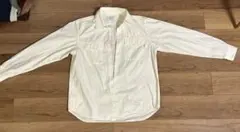 ホワイトボタンアップ長袖シャツ