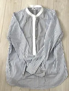 UNIQLO 青と白のストライプ 長袖シャツ