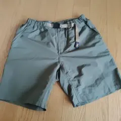 オリーブグリーンショートパンツ