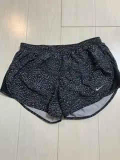 美品　ナイキ　ランニング　ショートパンツ　黒