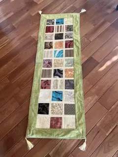 パッチワークデザイン テーブルランナー(1m40cm✖️48.0cm)のサムネイル