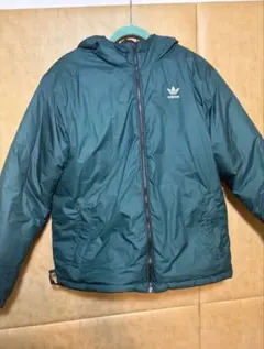 adidas フード付きダウンジャケット