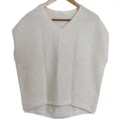 ユイティーム・ニ Vネックベスト プルオーバー オフホワイト メッシュ編み