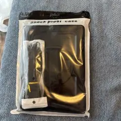 新品未使用　3層構造 ブラック iPadケース ストラップ付き　360度回転