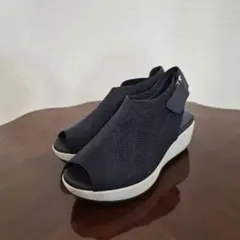 極美品　fitfit シアーニット サンダル 厚底 ネイビー ウェッジ 23cmのサムネイル