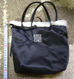 ジバンシィファー付き黒サテンハンドバッグ