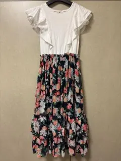 花柄 フリルワンピースのサムネイル