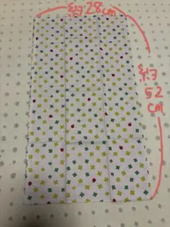 クローバーとテントウムシ柄の布地