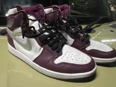 Nike Air Jordan 1 High OG ボルドーのサムネイル
