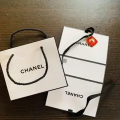CHANEL バレンタイン 限定　ギフトボックス、ハートチャーム、ショップ袋