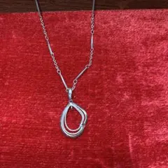 シルバー ドロップ型ペンダントネックレス