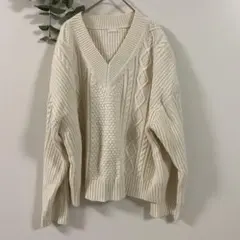 GU ジーユー　XL アイボリー Vネック ケーブル編みセーター L