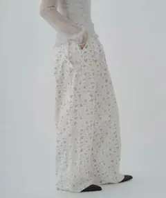 fekete 小花柄ワイドカーゴパンツ - メルカリ