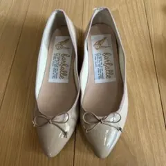 farfalle ベージュ リボン付きフラットシューズ