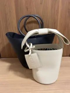 CLOUDY リボン付き白ハンドバッグと黒バッグセット