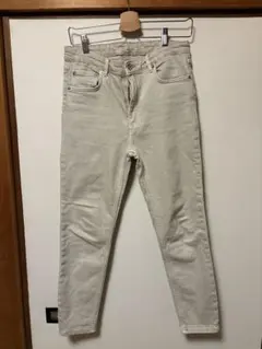 ZARA ライトベージュ スキニーデニムパンツ