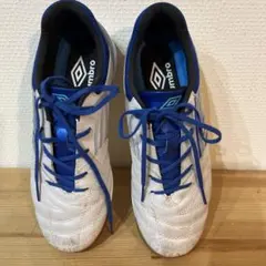 Umbro フットサルシューズ ホワイト/ブルー23.5センチ