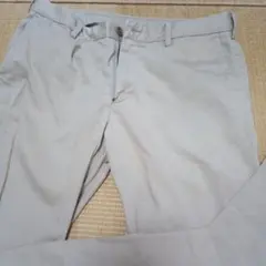 ユニクロ　ライトベージュ ストレッチチノパン M