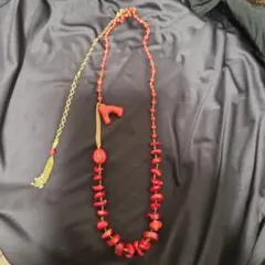 赤い珊瑚みたいなネックレス、ウエストチェーン