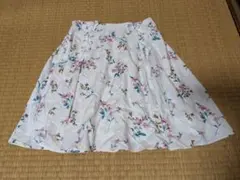 フラワープリント フレアスカート ホワイト　アラマンダ