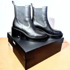 未使用級　美品　COACH サイドゴアブーツ 高ヒールのサムネイル