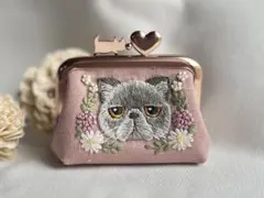 手刺繍猫の形の口金がま口　ロシアンブルー
