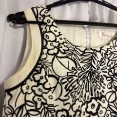 Harrods ノースリーブワンピース 花柄 ホワイト ブラック　サイズ2のサムネイル