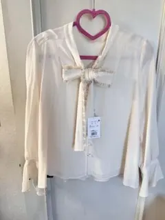 新品未使用！タグつき！JILLSTUART アイボリー リボンブラウス Mのサムネイル