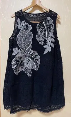 トクコプルミエヴォル 刺繍風デザイン チュニック ノースリーブ ブラックのサムネイル