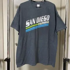 ギルダン　メンズ半袖Tシャツ　プリントロゴ　　ライン　グレー　XL サンディエゴ