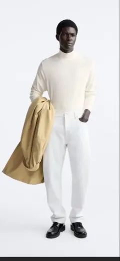 ホワイト タートルネック ニット