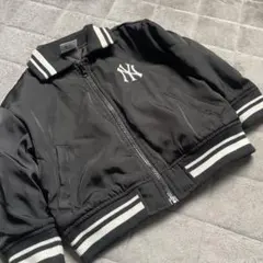 【美品】キッズアウター　ブルゾン　ヤンキースのサムネイル