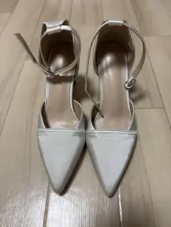 ホワイト ポインテッドトゥ アンクルストラップ パンプス 23cm