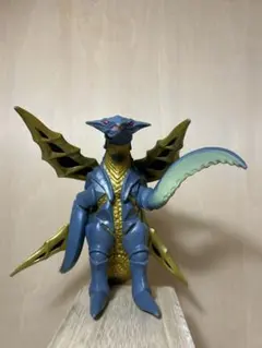 ウルトラマン 怪獣フィギュア 青 - メルカリ