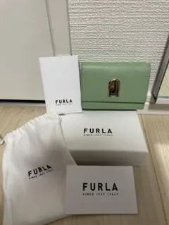 超美品　FURLA ミントグリーン 三つ折り財布