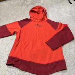 赤紫と赤のフード付きパーカー