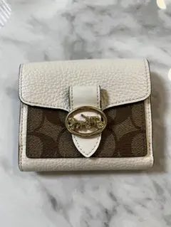 美品 COACH ソーホー 長財布 ラウンドファスナー ベルト金具 白 - メルカリ