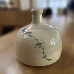 陶器製花瓶 鳥と花のデザイン