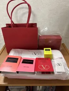 愛*子様 valentino ノベルティ ピンクポーチ 等