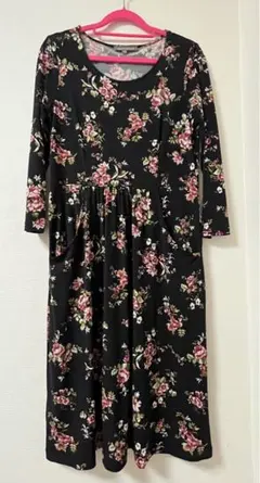 【美品・値下げ】ローラアシュレイ ワンピース M 9号 黒 花柄