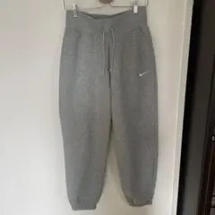 新品未使用　Nike グレー ジョガーパンツ